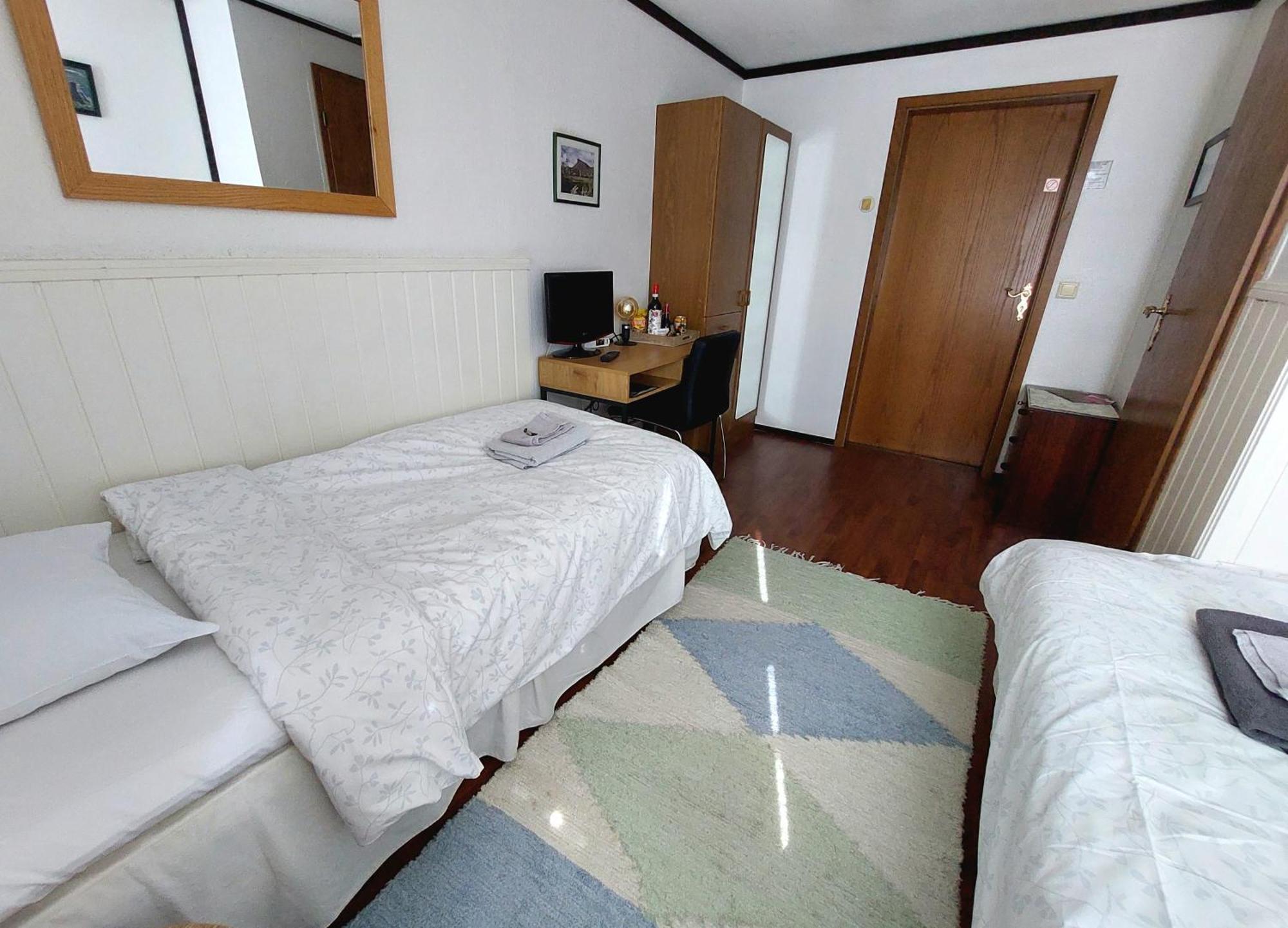 Cronin'S Guesthouse Bed & Breakfast ヘイノラ エクステリア 写真